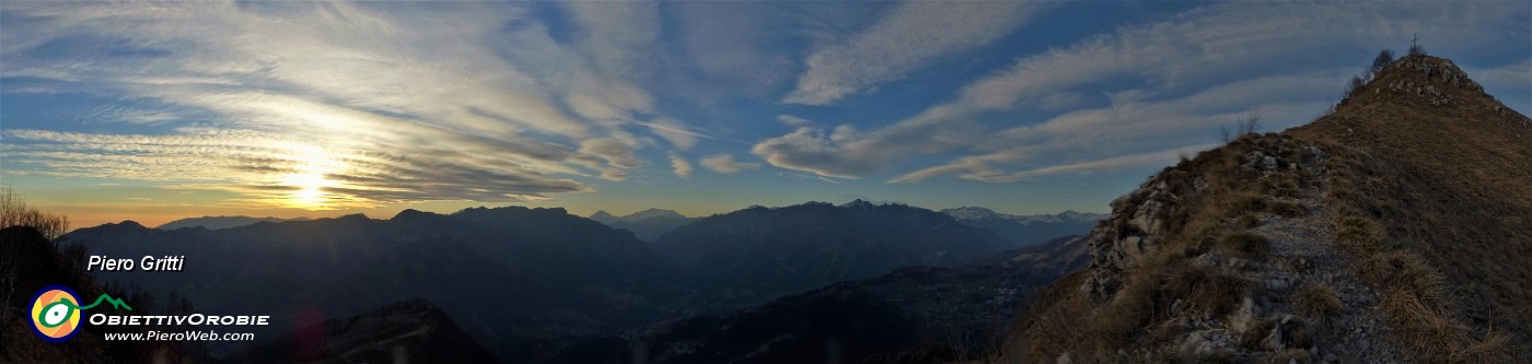 04 Tramonto spettacolare scendendo dal Monte Gioco (1366 m).jpg